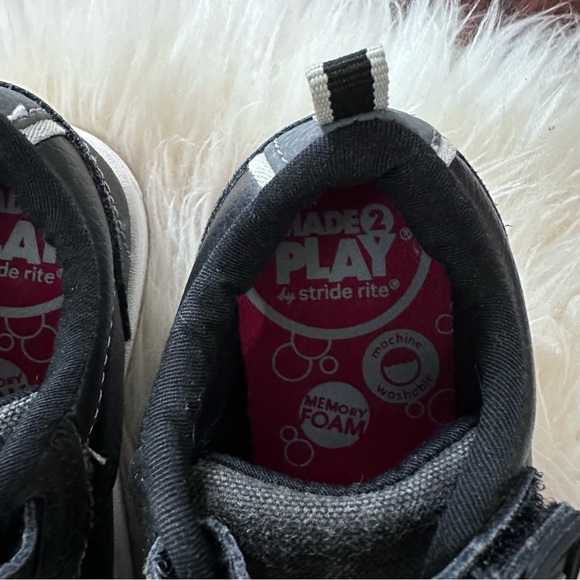 Toddler size 9.5W Stride Rite M2P Kaleb Black Gray and White Velcro Sneaker - Picture 4 of 8
